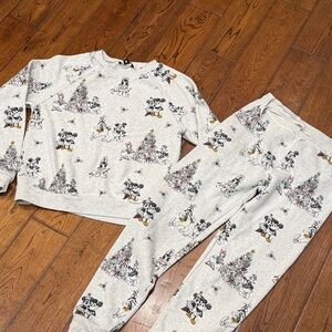 American Eagle AE Disney Mickey Mouse and friends Christmas Holiday set XS EUC
